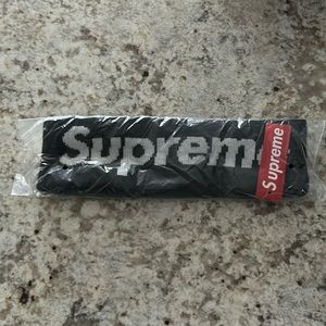 NWT still in bag Supreme head band black and white. Make offer!